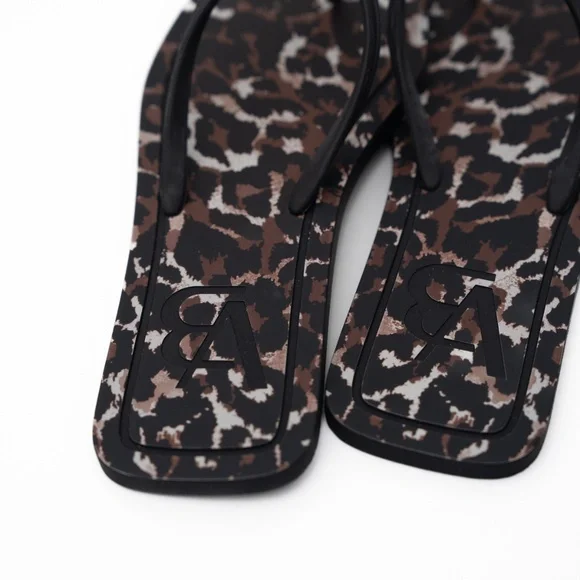 Veronica Beard - Analee Flat Thong Sandals - Picture 3 of 9